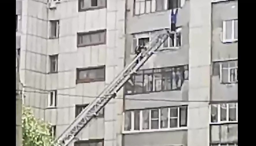 В Ленинском районе мужчина сорвался с высоты 7 этажа