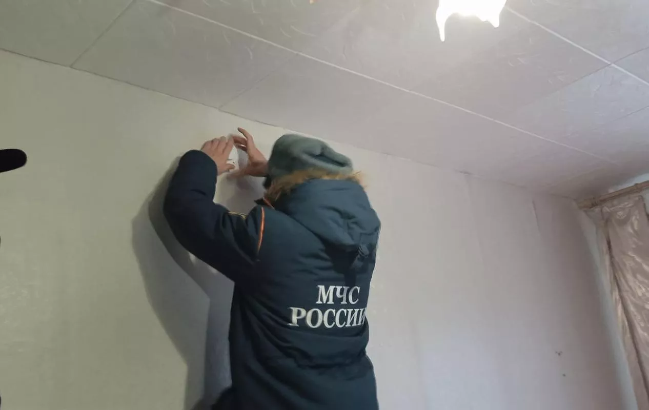 В Копейске семьям "группы риска" установили противопожарные датчики