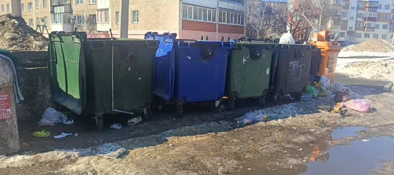 В Копейске продолжают наводить порядок на контейнерных площадках