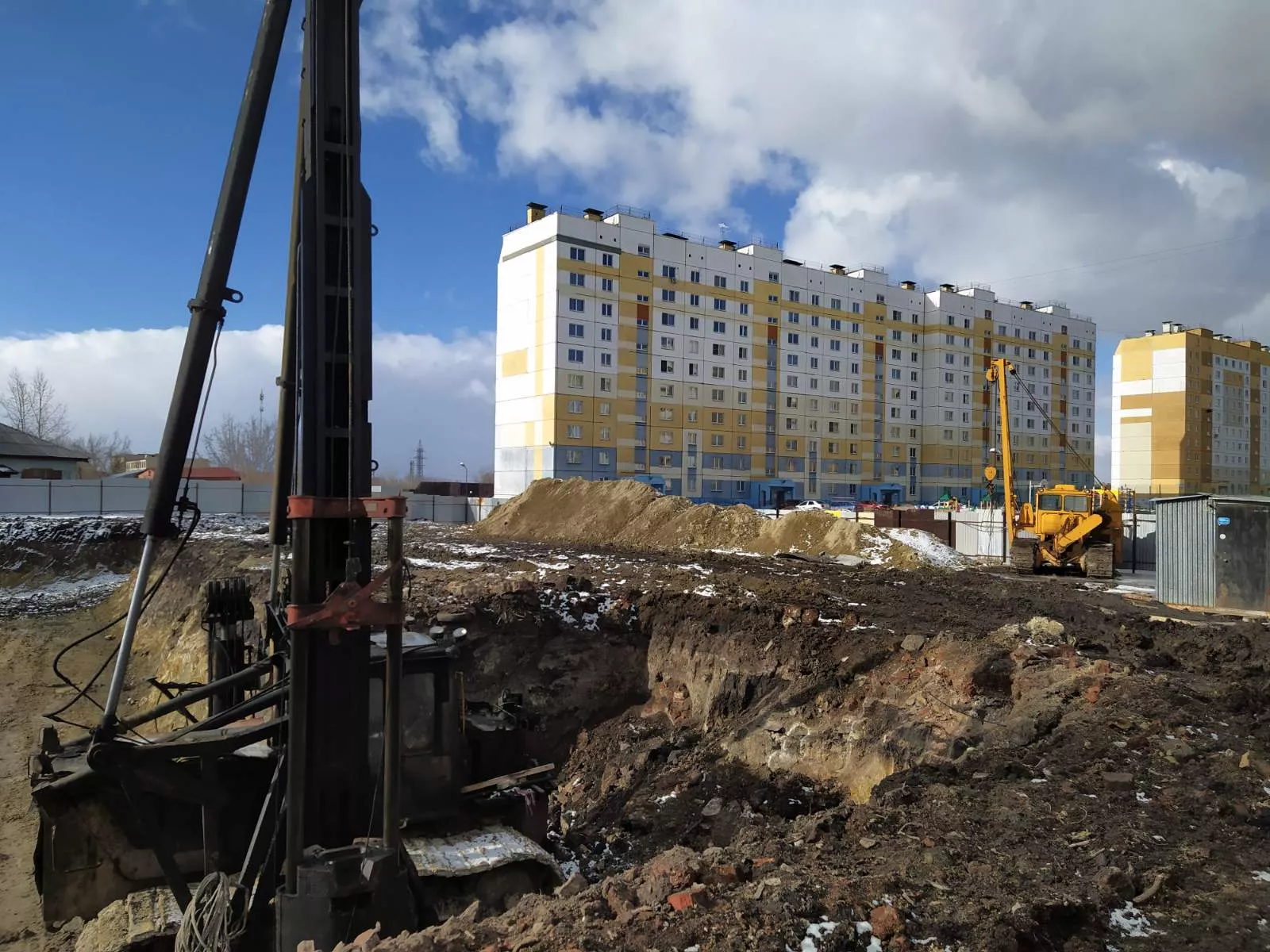 Андрей Фалейчик проверил ход строительства садика и школы в Тугайкуле