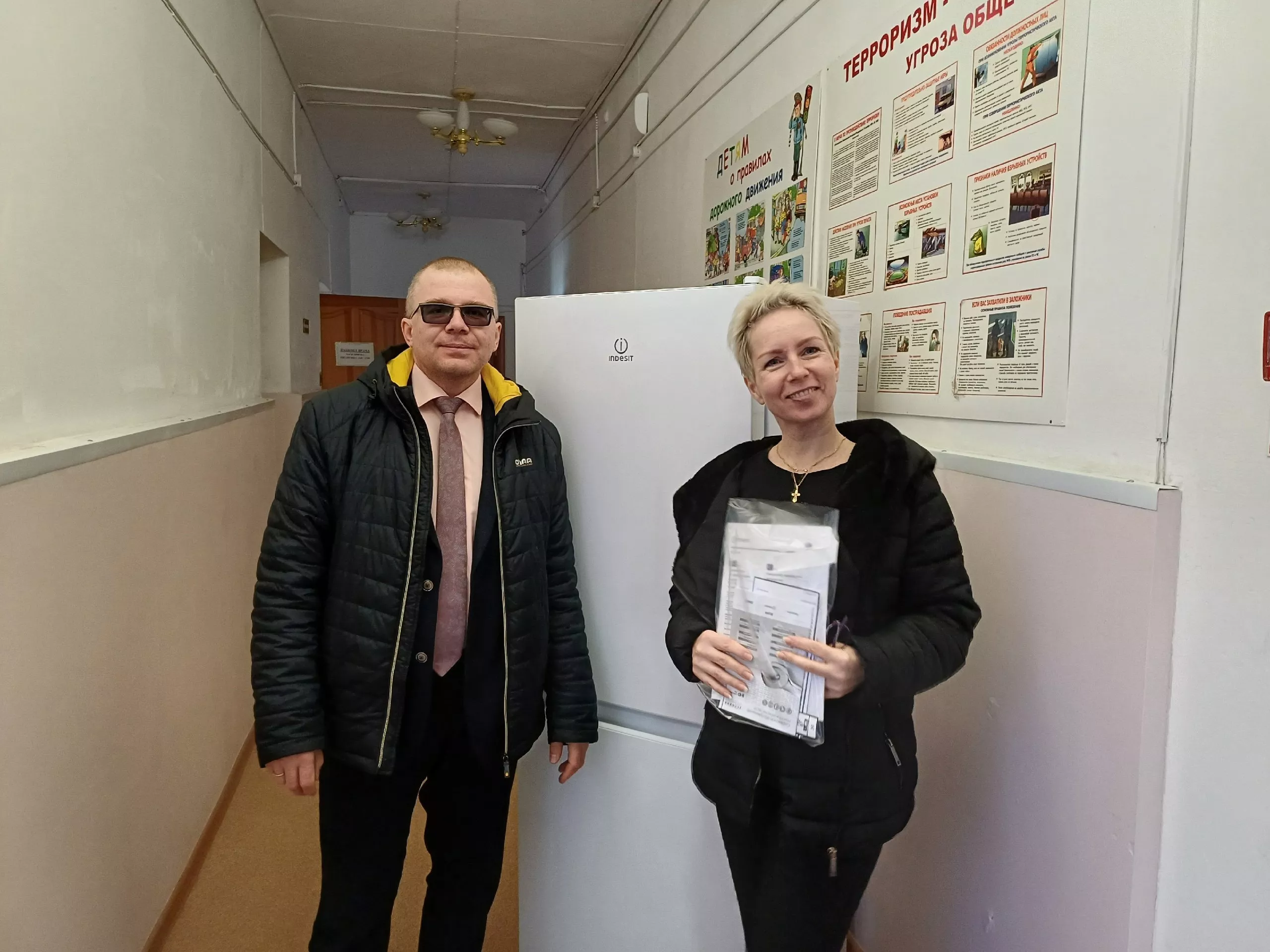 Копейчанин подарил холодильник приюту