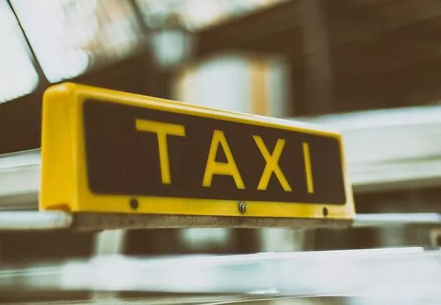 Школьница из Копейска пожаловалась на приставания таксиста