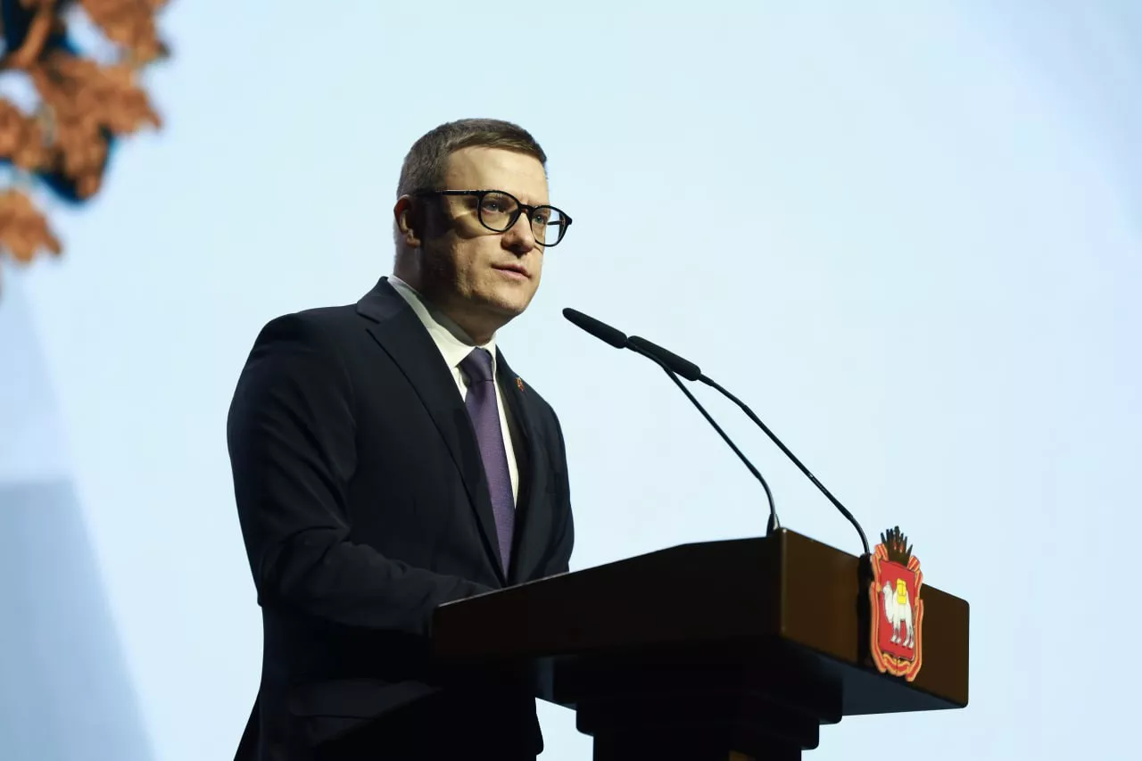 Губернатор Челябинской области Алексей Текслер поздравил с 85-летием АО «Завод «Пластмасс»