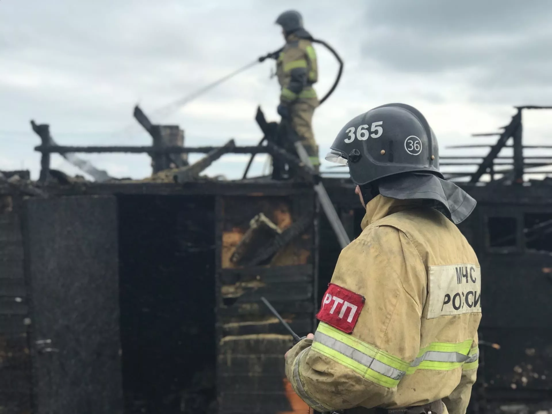 Утром 8 июня в поселке Горняк сгорел дом