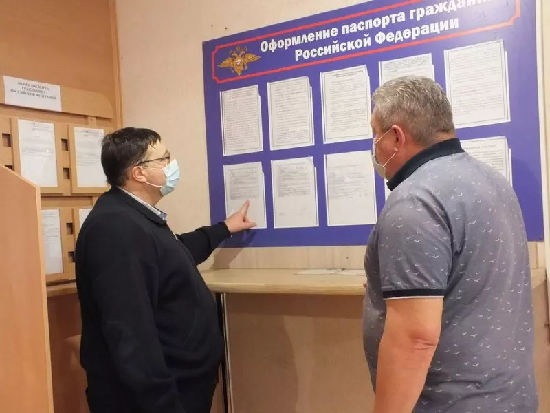 Председатель Общественного совета при Отделе МВД России по городу Копейску познакомился с оказанием государственных услуг в отделе по вопросам миграции