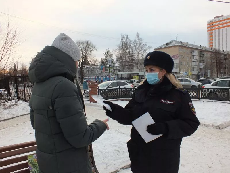 Сотрудники Отдела МВД России по городу Копейску в рамках широкомасштабной профилактической акции «Останови мошенника!» информируют граждан о способах противодействия мошенникам