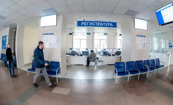 Челябинцев переводят на новые цифровые полисы медстрахования