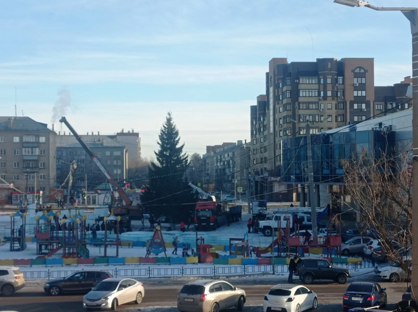 Пышная и высокая. В Копейске установили новогоднюю ель