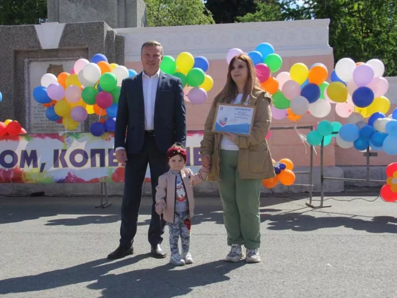 Андрей Фалейчик поздравил маму тройняшек