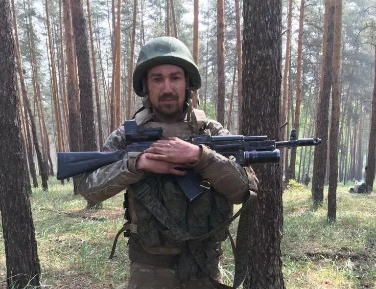 «Если не пойду, не смогу в глаза людям смотреть». Друзья и родные – о погибшем копейчанине