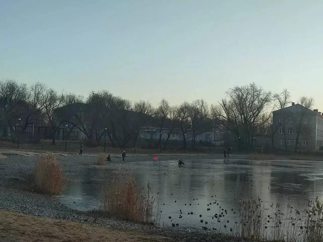 Копейская прокуратура предупреждает: выход на первый лед смертельно опасен для детей
