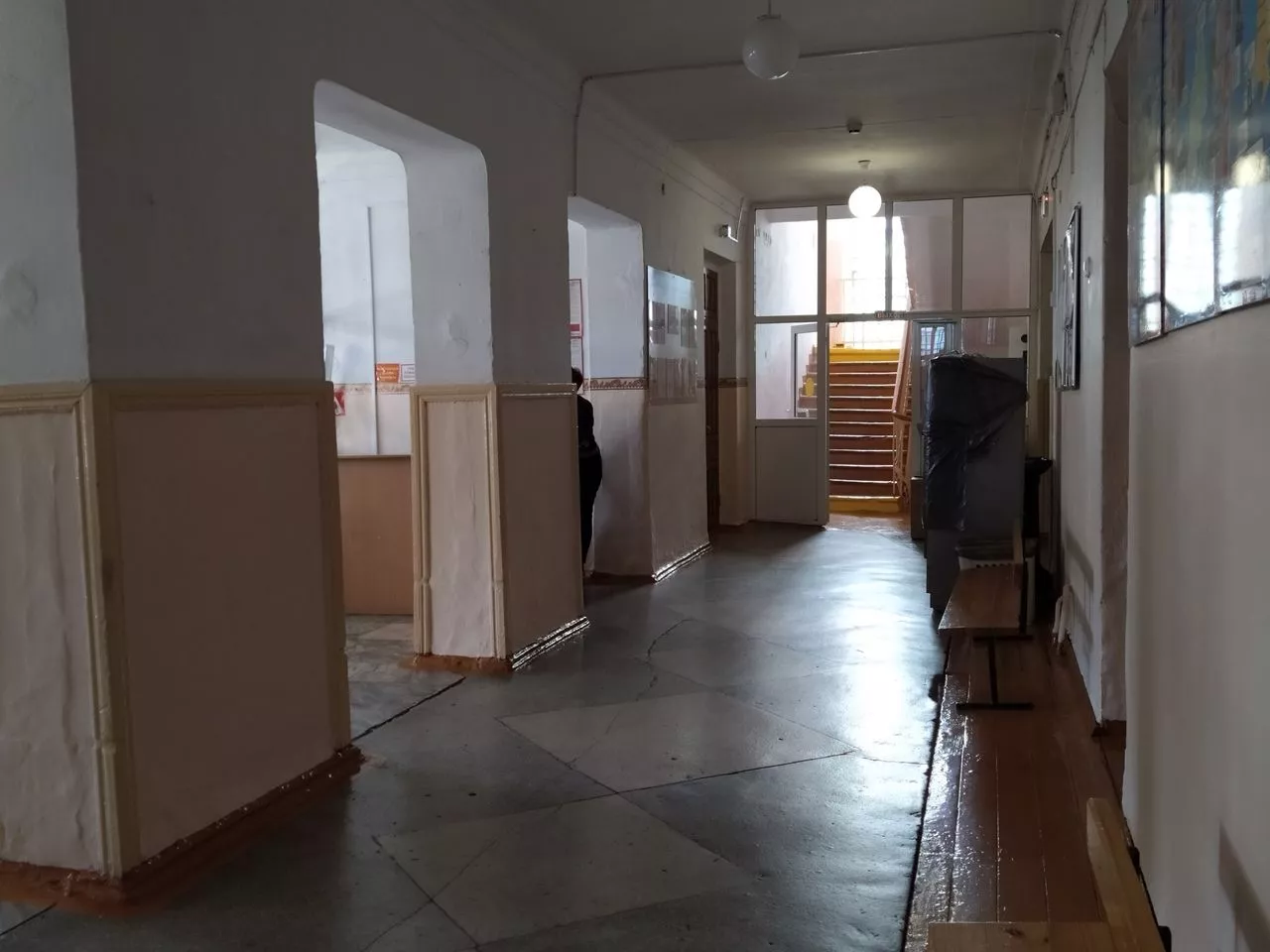 В управлении образования Копейска прокомментировали ситуацию с заболевшими в школе 42