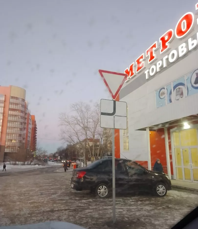 На автостанции в Копейске наконец установили дорожные знаки