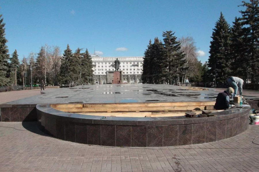 Фонтан на площади Революции в Челябинске запустят к 1 мая