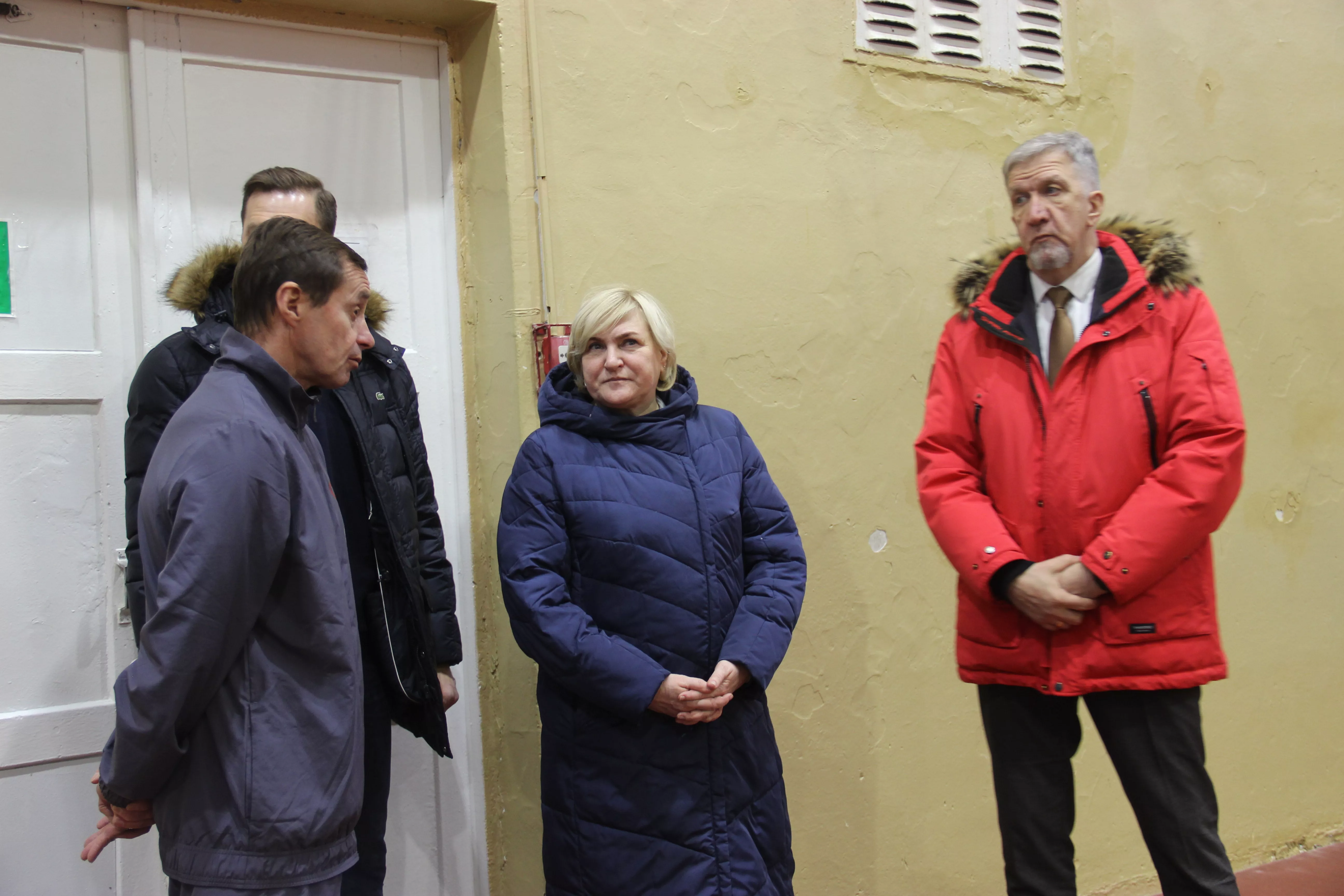 Глава Копейска проверила новое освещение в социальных учреждениях