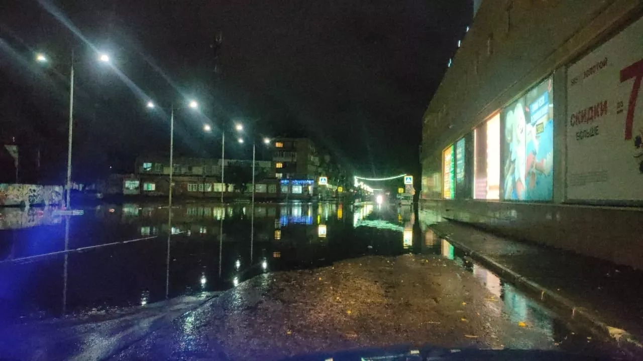 Техника работала на площади всю ночь