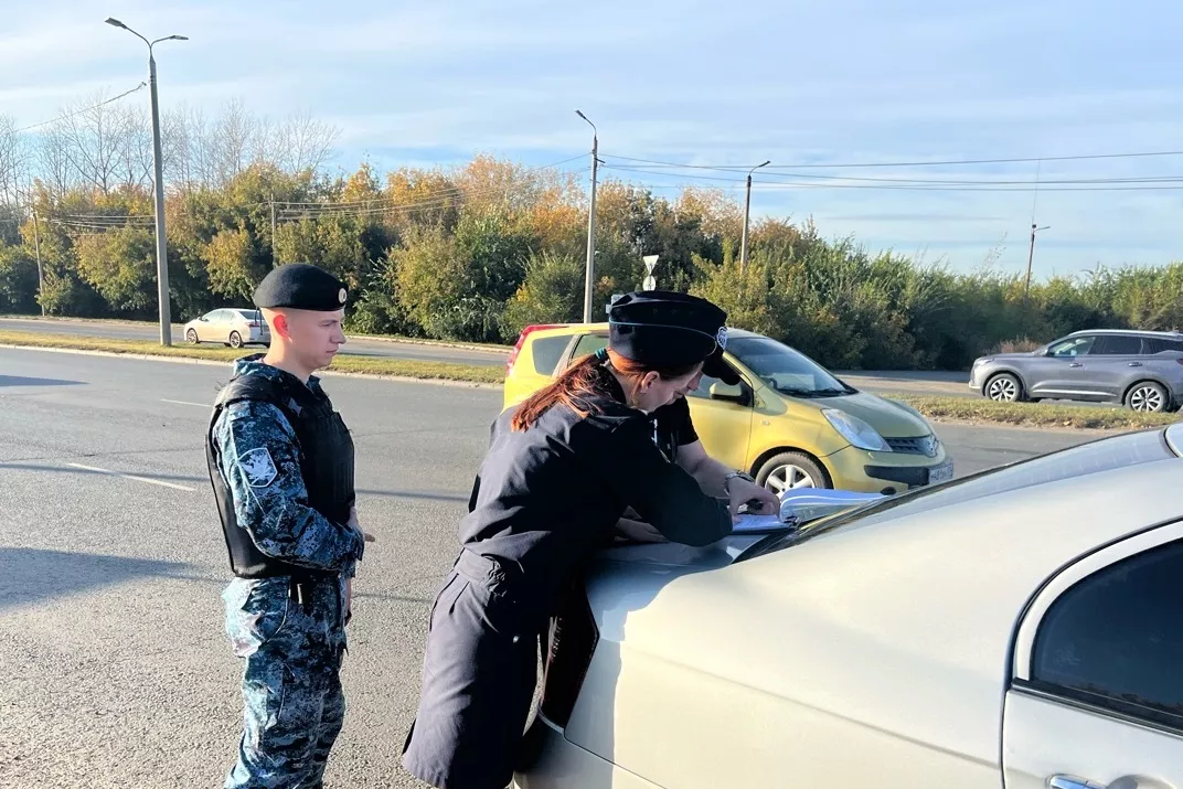 В Копейске судебные приставы арестовали автомобиль злостного нарушителя ПДД