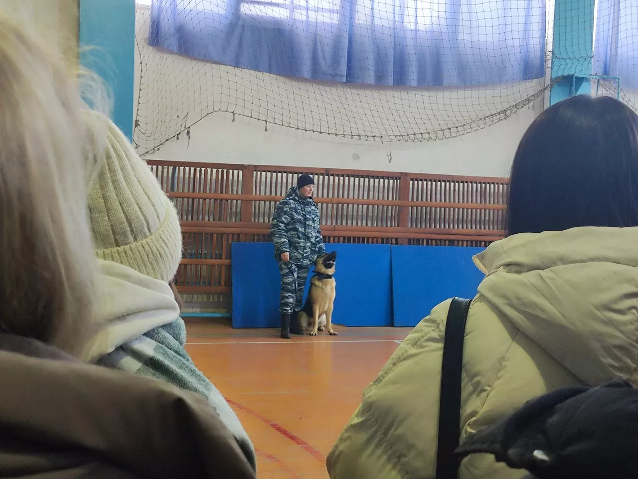 Детям Копейска провели экскурсию в полиции