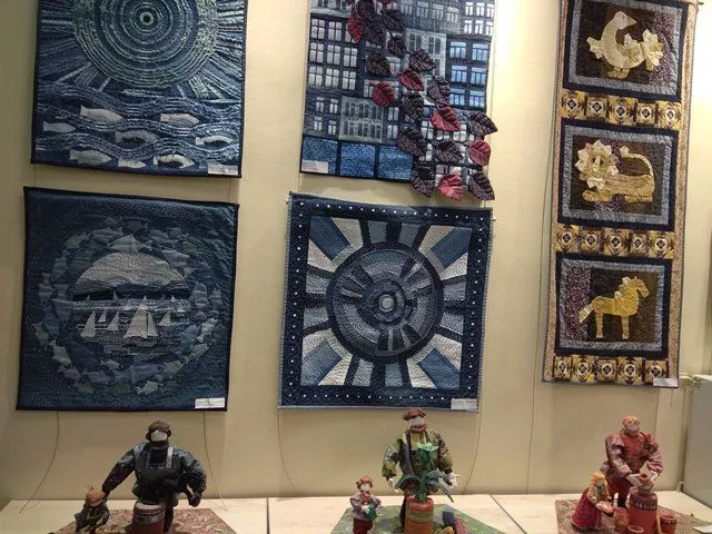 В копейской библиотеке открылась выставка лоскутного искусства