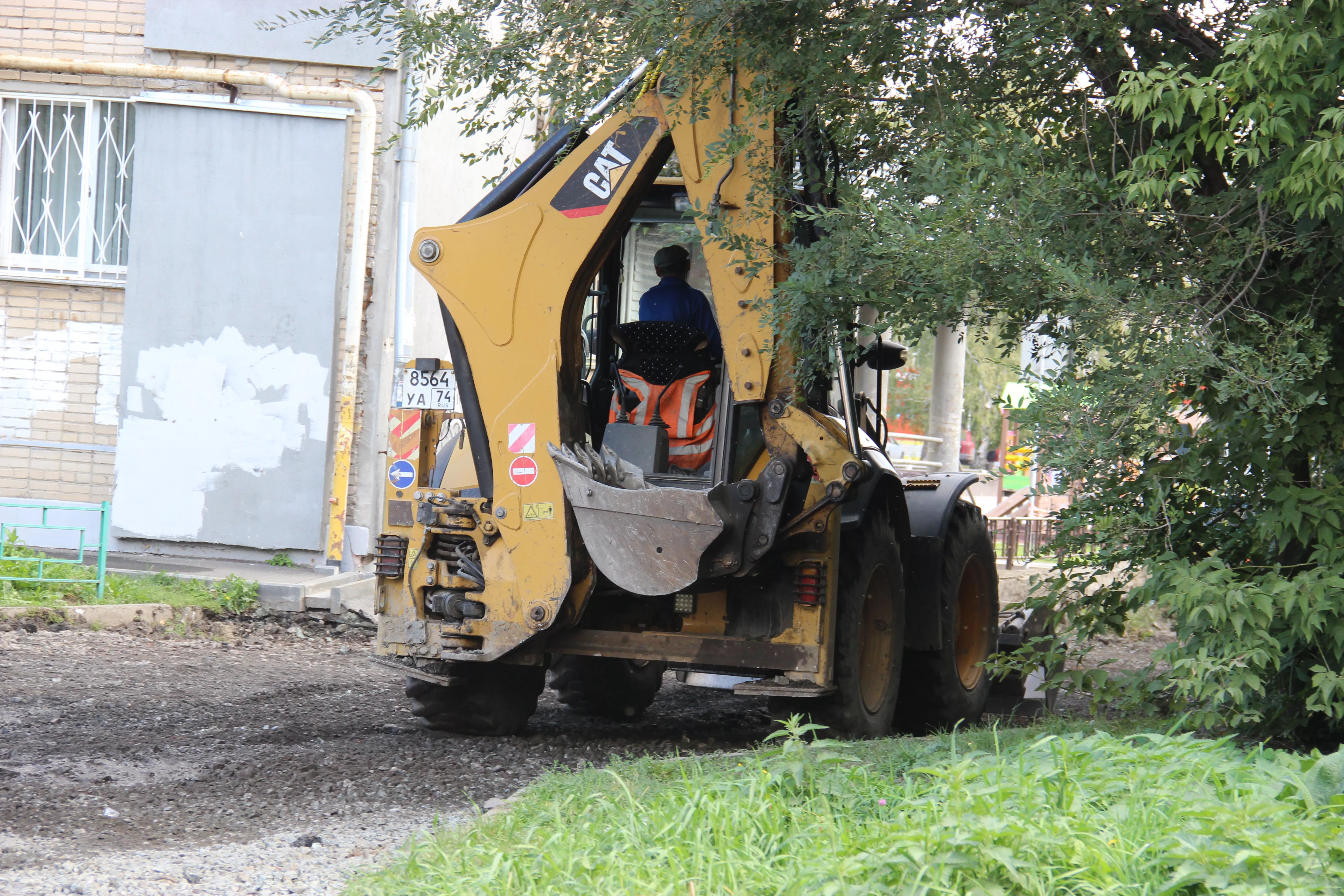 В Копейске продолжают грейдировать дороги