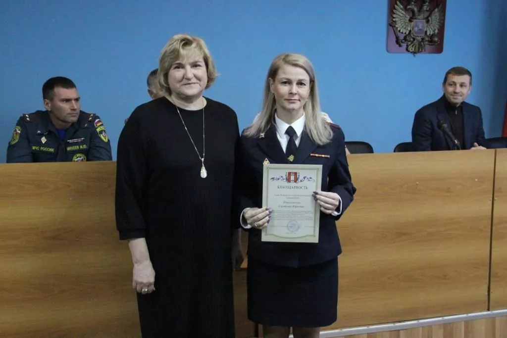 В полиции Копейска состоялось торжественное награждение сотрудников в честь Дня сотрудника ОМВД