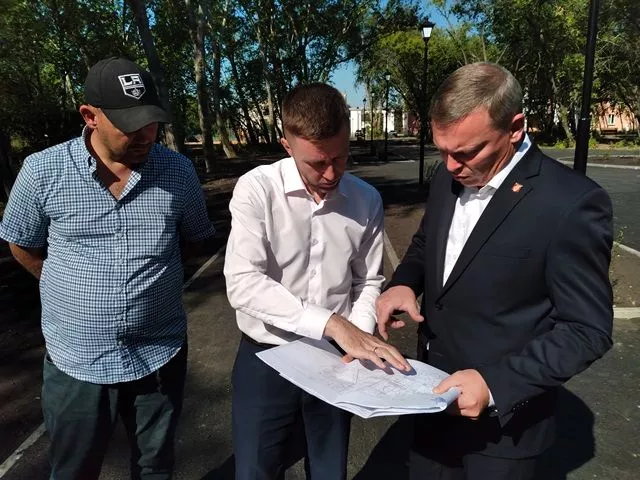 Андрей Фалейчик проинспектировал строящиеся объекты города