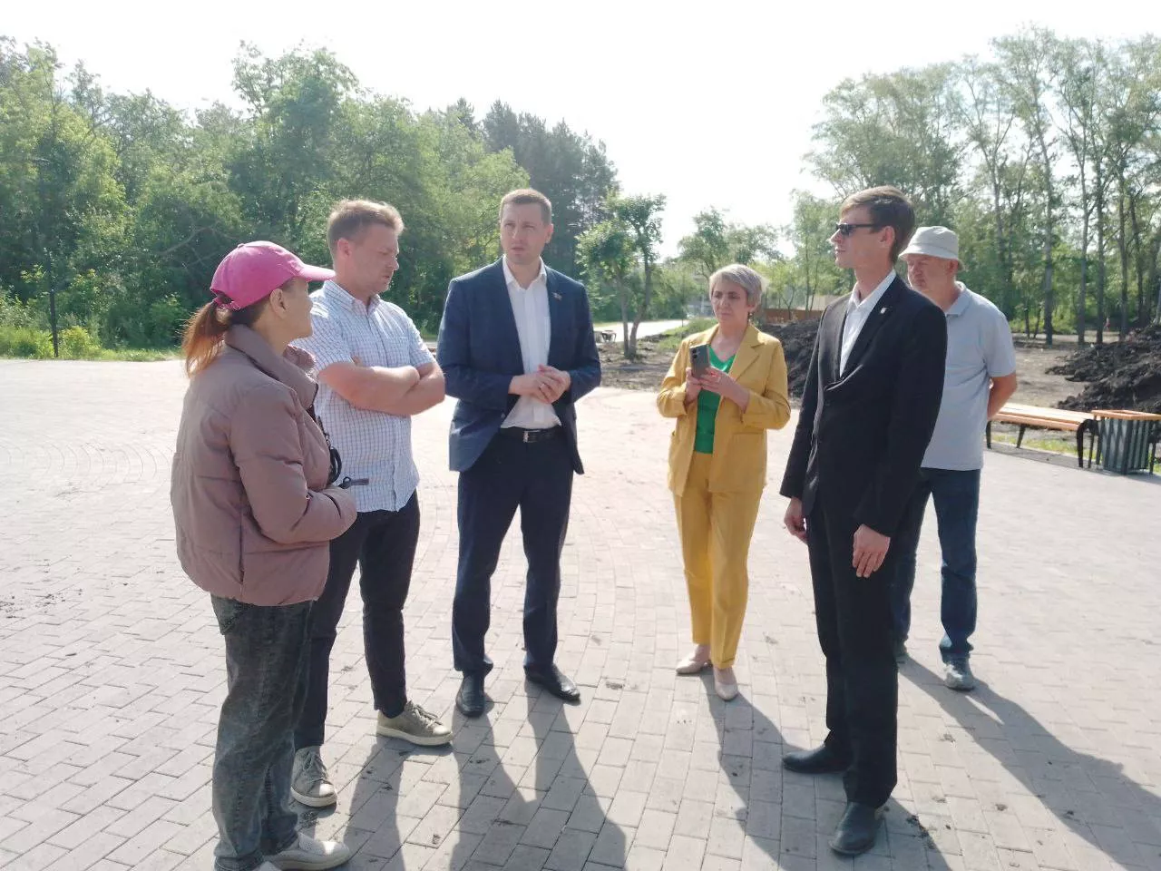 Парк Победы обновляется: вместо старых деревьев высадят новые