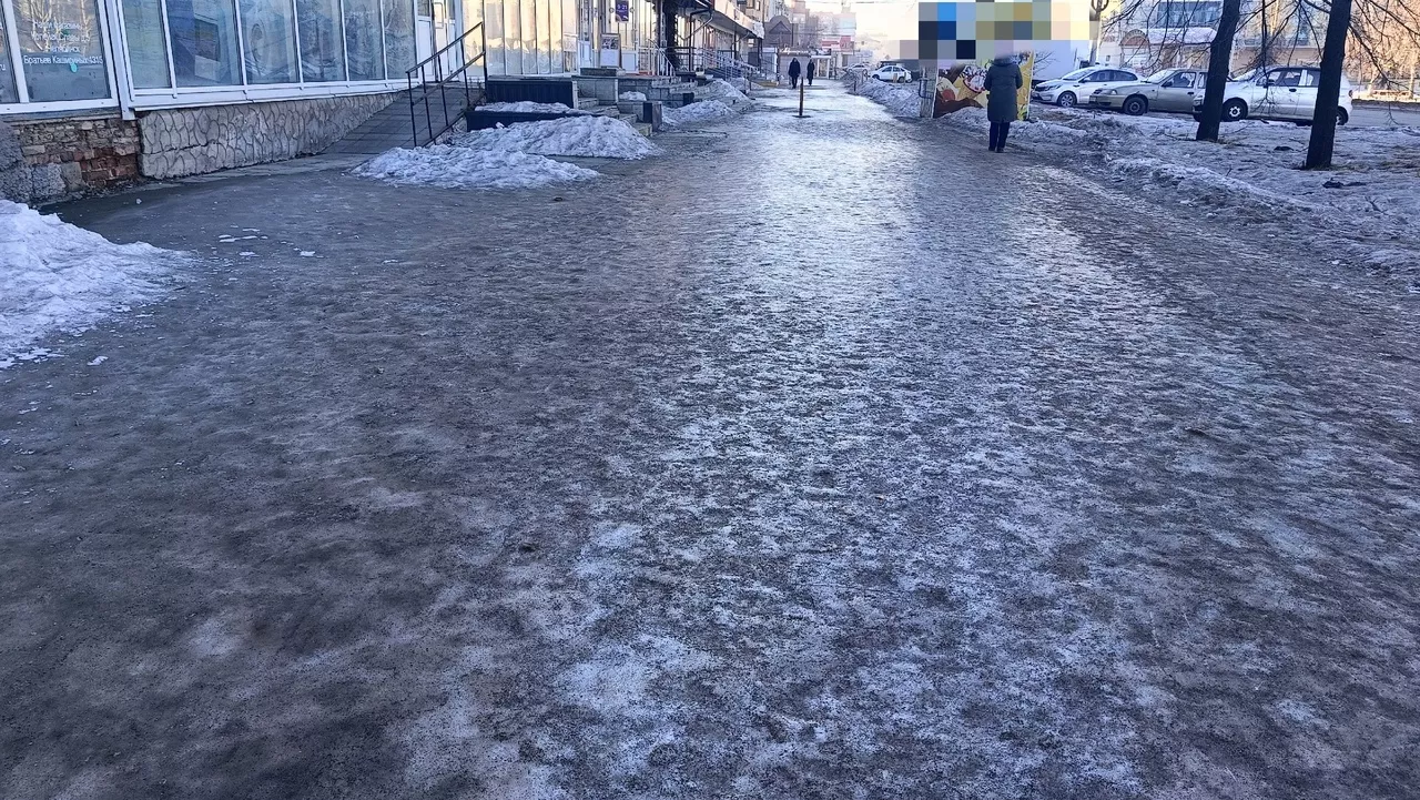 Власти Копейска принимают комплексные меры по борьбе с гололедом 