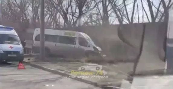 Подросток получил перелом позвоночника в аварии с маршруткой в Челябинске