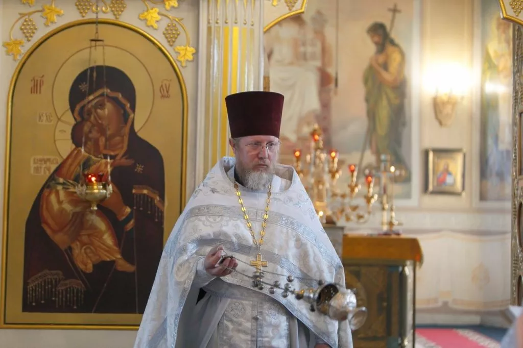 Христос Воскресе! Настоятель храма Покрова Пресвятой Богородицы поздравил копейчан с праздником