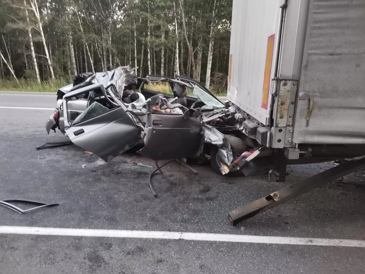На Южном Урале женщина-водитель врезалась в фуру и погибла