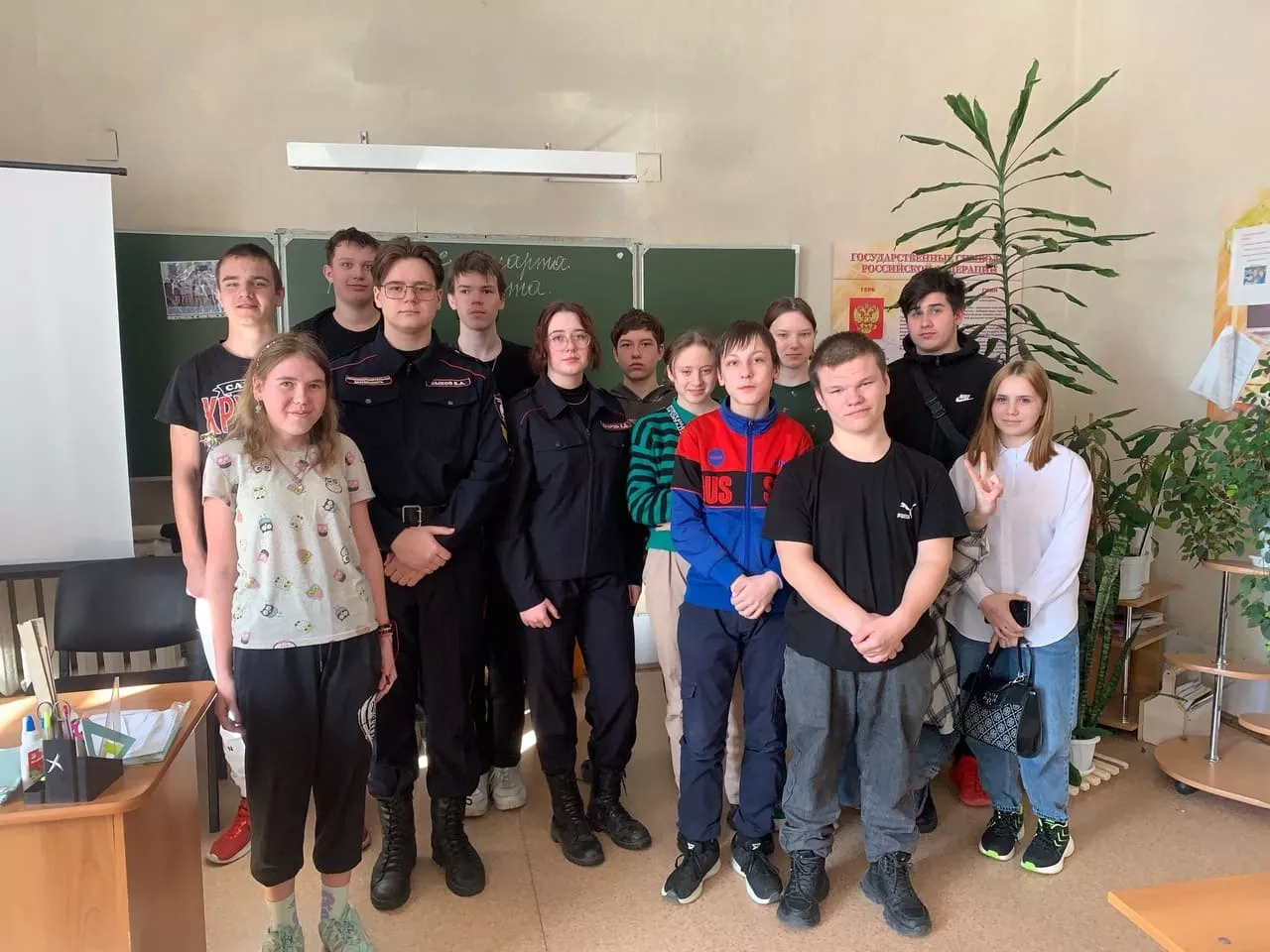 Член общественного совета ОМВД России по г.Копейску Дмитрий Аксенов совместно со студентами проводят профилактические беседы в школах Копейска.