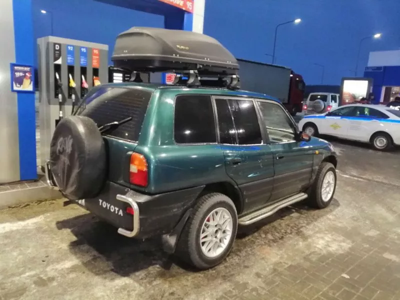 В Сосновском районе Челябинской области экипаж ДПС задержал троих угонщиков автомобиля, принадлежащего жителю Копейска.