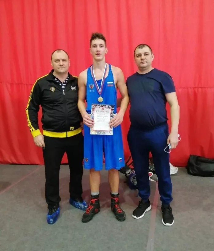 Воспитанник копейской школы бокса готовится выступить на первенстве России