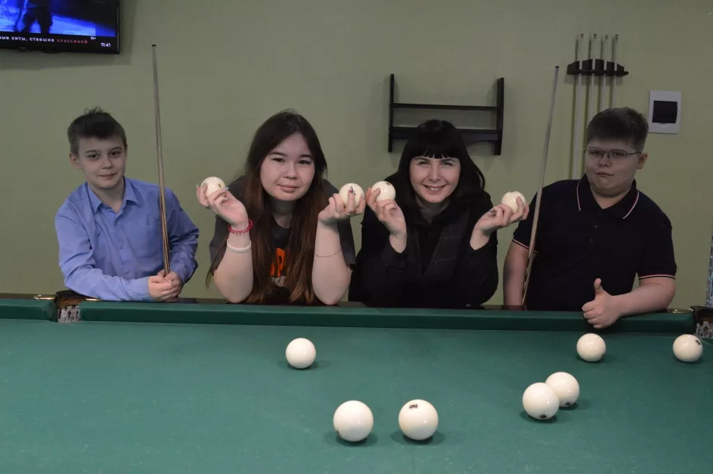 Забил ядро он в лузу туго или в бильярд нужно играть с головой.