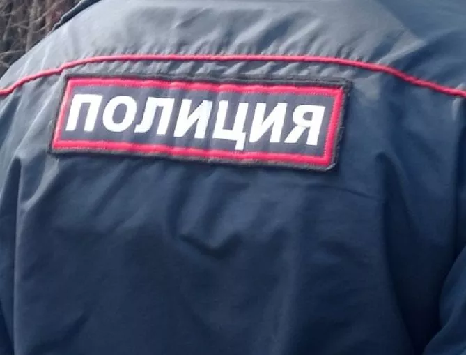 Копейский подросток три часа закупал сладости по чужой банковской карте