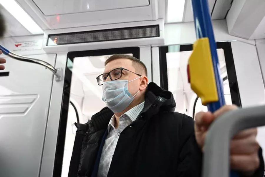 Текслер прокатился на трамвае по отремонтированным путям в центре города