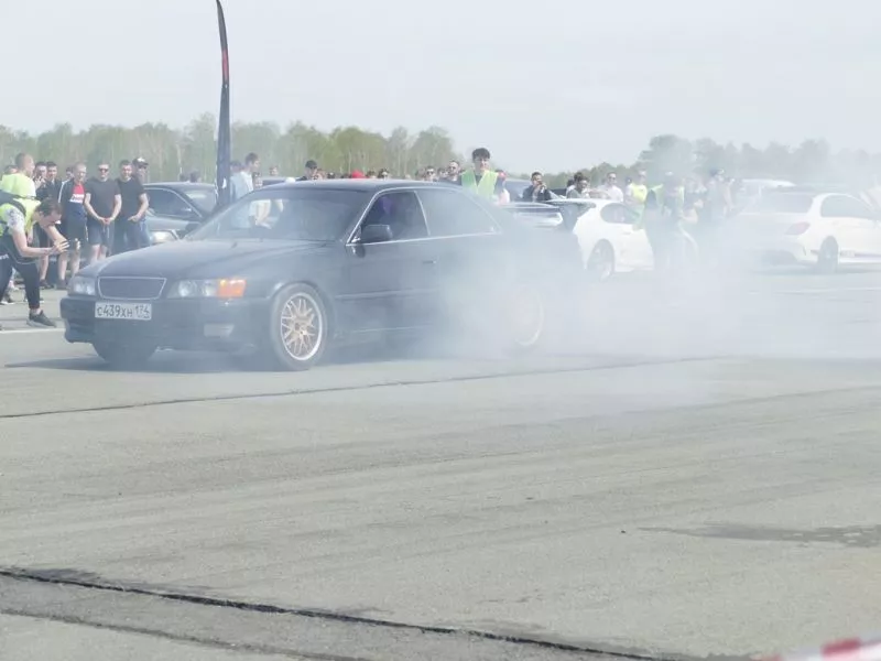 Сотрудники ГИБДД обеспечили безопасность спортсменов на аэродроме «Калачево»