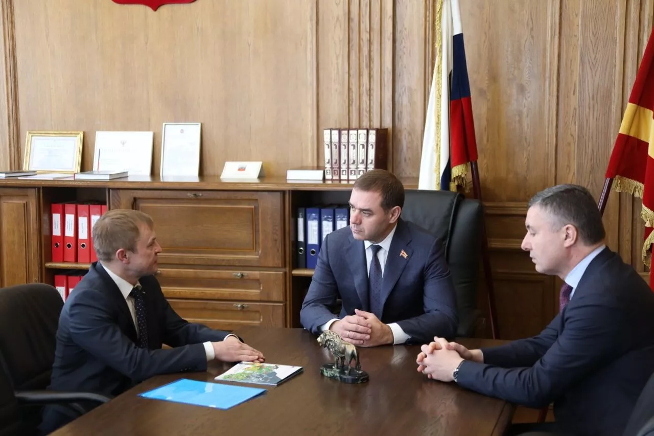  «Единая Россия» созвала экспертов и предпринимателей для выработки мер поддержки