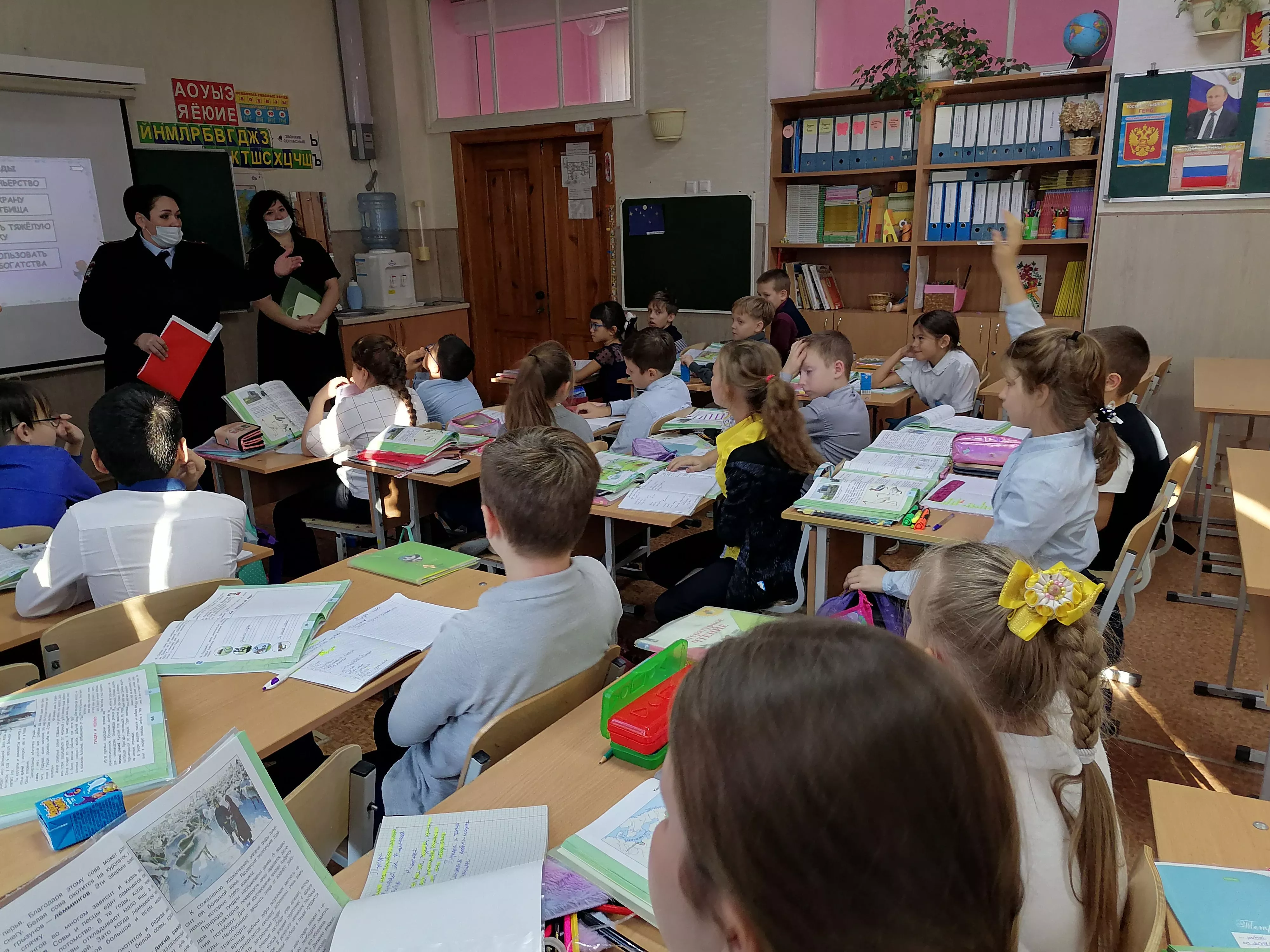 Полицейские пришли в школу Копейска для профилактики дорожного травматизма