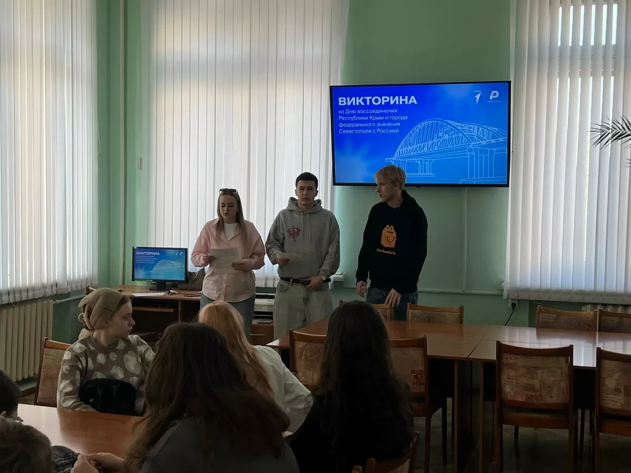 В Копейске студенты колледжа испытали свои знания в викторине о Крыме