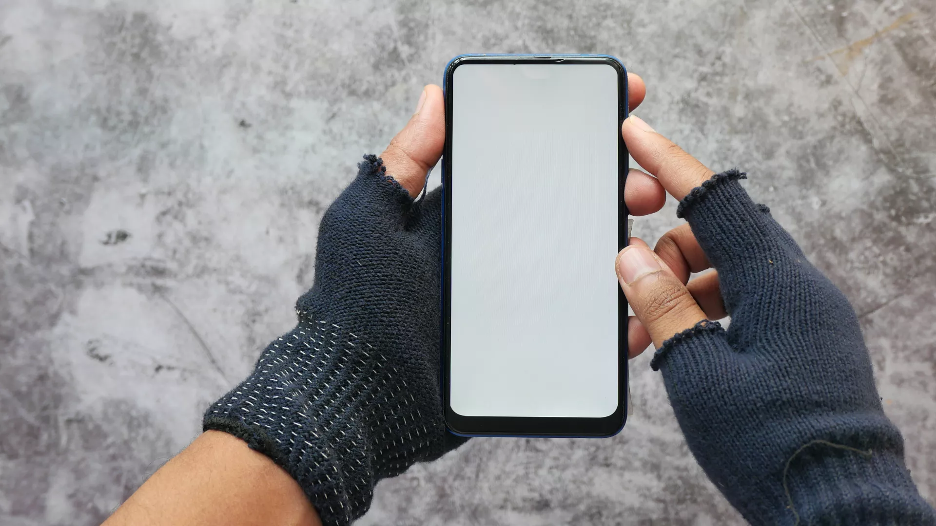 Сотрудники Отдела МВД России по городу Копейску задержали местного жителя по подозрению в краже телефона