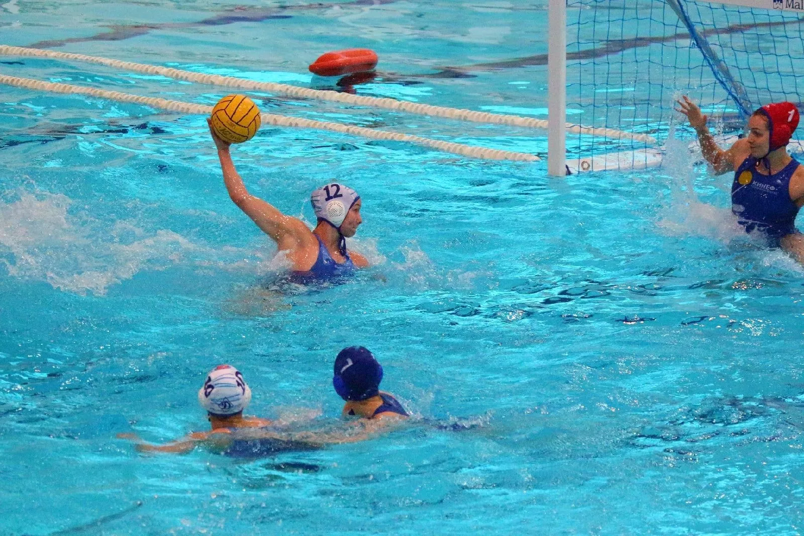 Ватерпольная  «Уралочка» вступает в борьбу за медали Чемпионата России