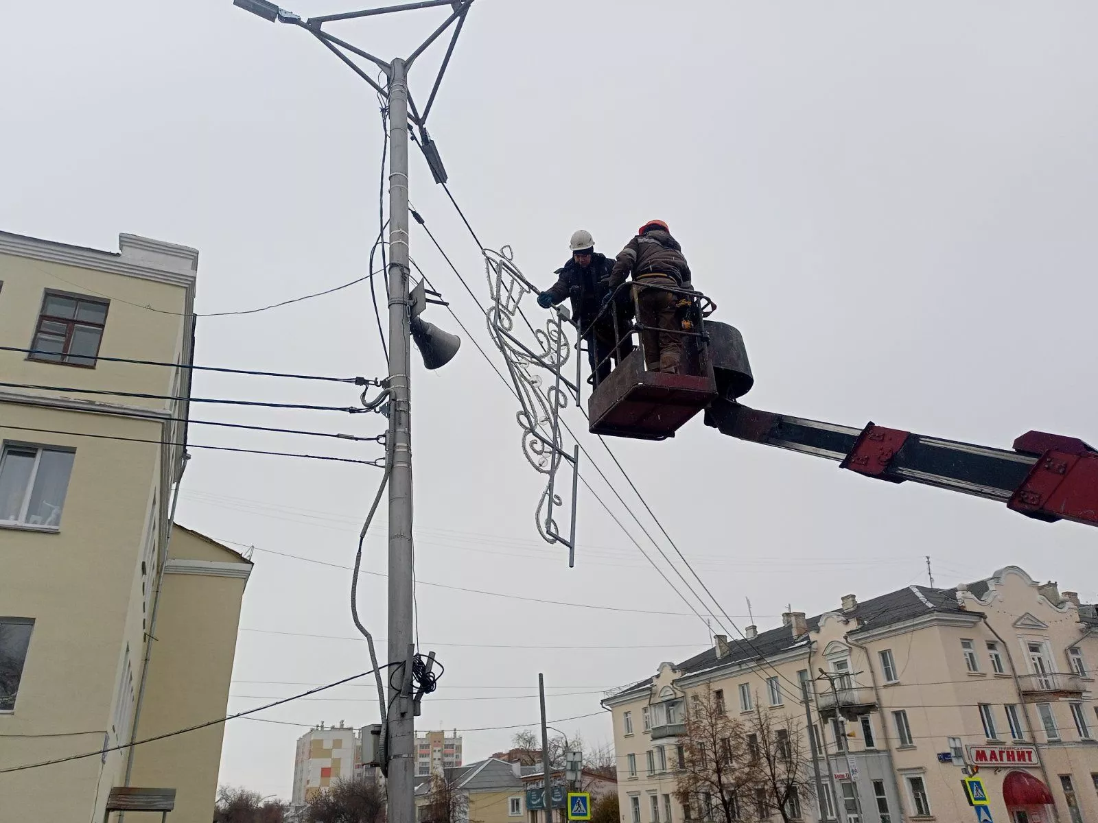 Декоративные световые элементы установят на трех центральных улицах Копейска