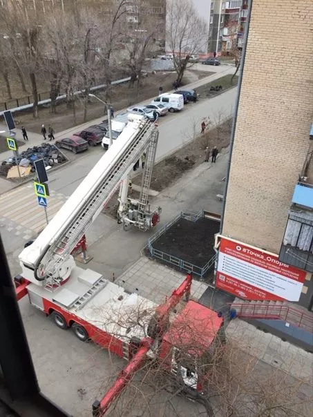 В Копейске соседи вызвали МЧС из-за закрытой двери пожилой женщины