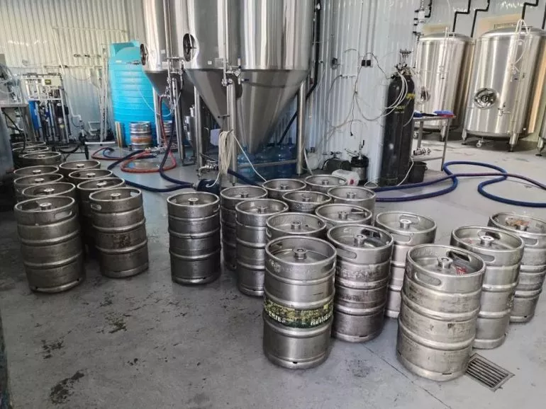 В Копейске пресекли нелегальное производство 15 тысяч литров пива