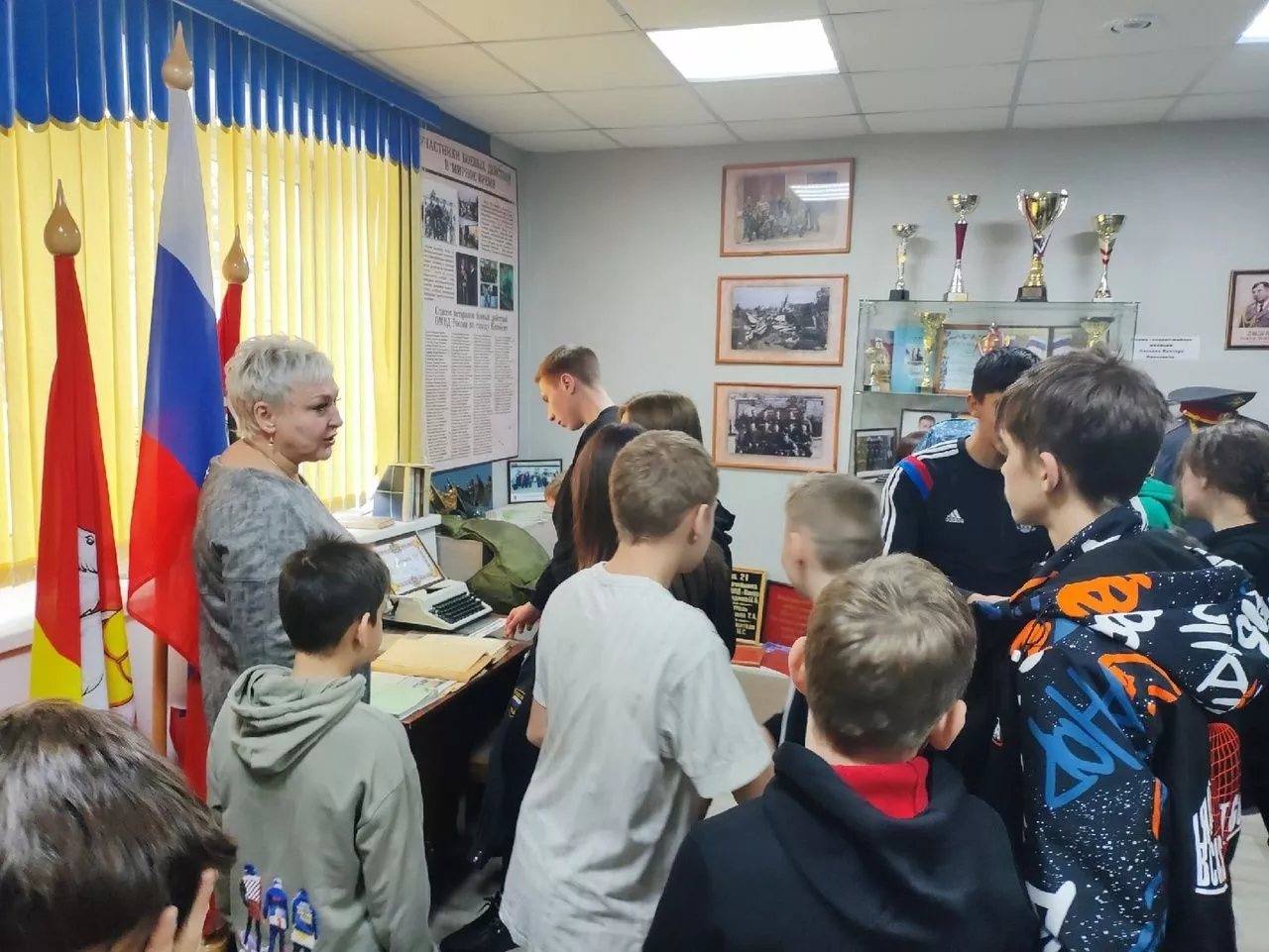 Для подростков Копейска провели экскурсию в полицию