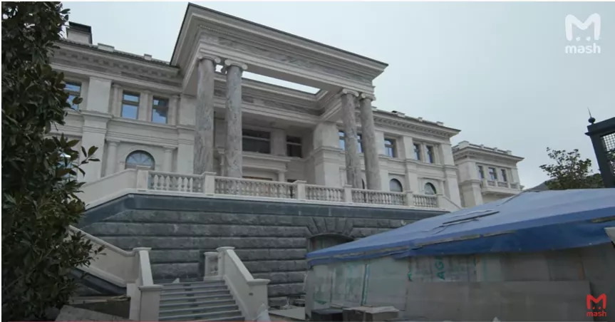 Загадочный дворец в Геленджике можно посмотреть изнутри