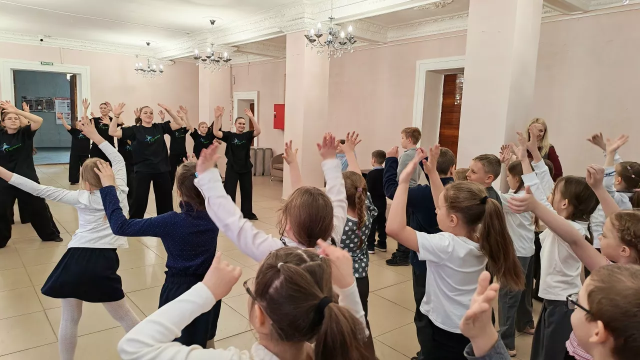 Юные копейчане вспомнили стихи Агнии Барто на праздничной встрече