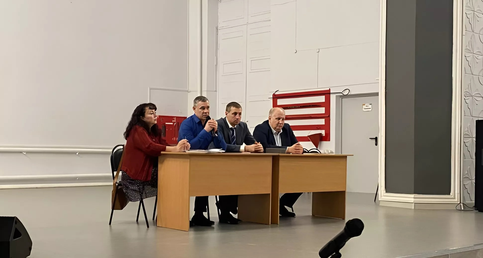 В поселке Октябрьском решают судьбу МКД, которые рискуют остаться без управляющей компании